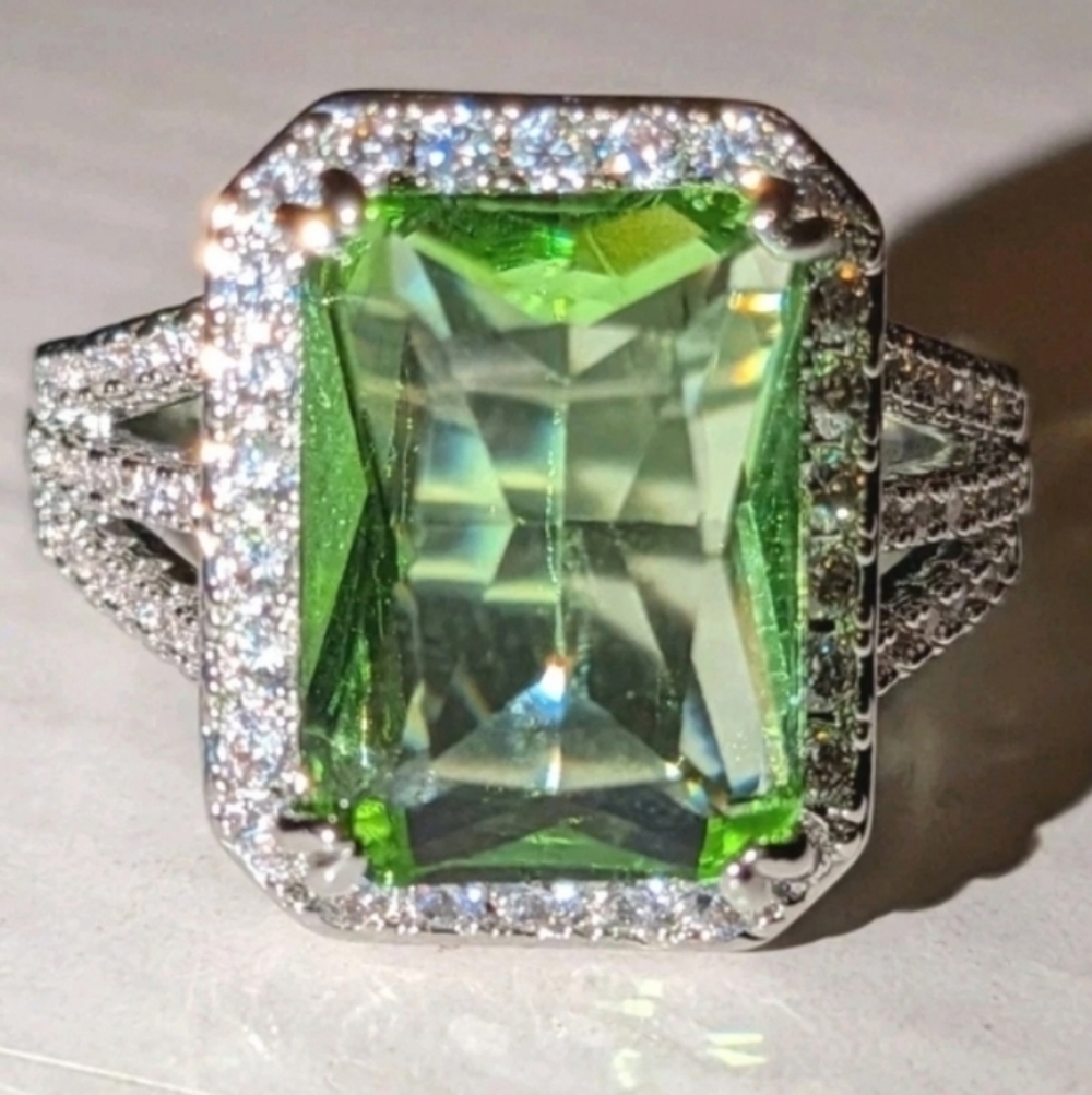 Emerald Cut Green Women's Ring Sz 9